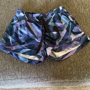 Lululemon spring breakaway shorts